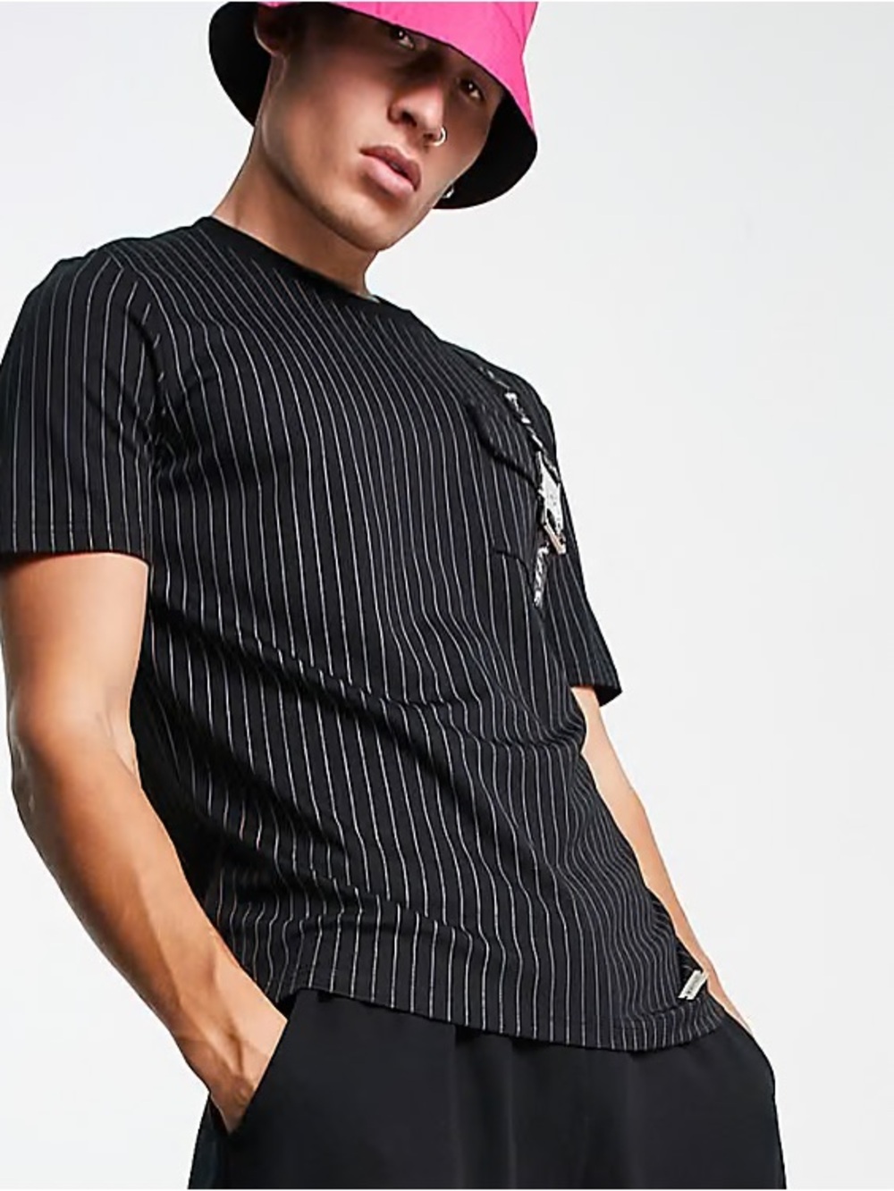 Mauvais ASOS black pinstripe SS Tshirt men's size medium